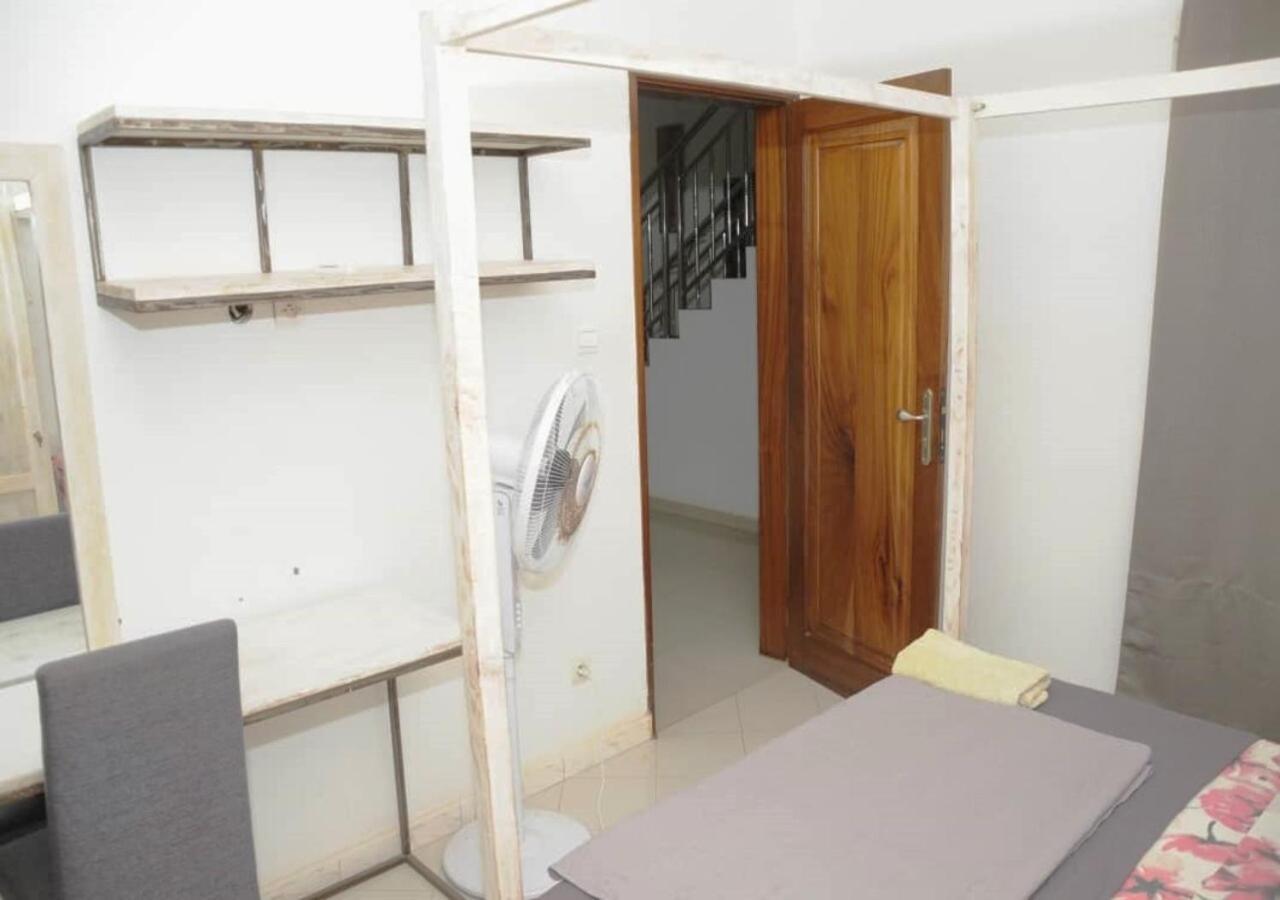 Chez Ouly Apartment Dakar Exterior photo